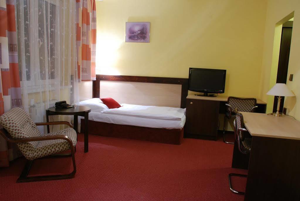 Hotel Adler Ческе-Будеёвице Экстерьер фото
