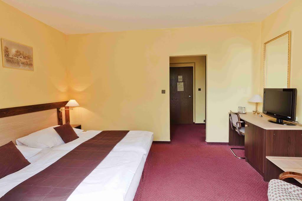 Hotel Adler Ческе-Будеёвице Экстерьер фото